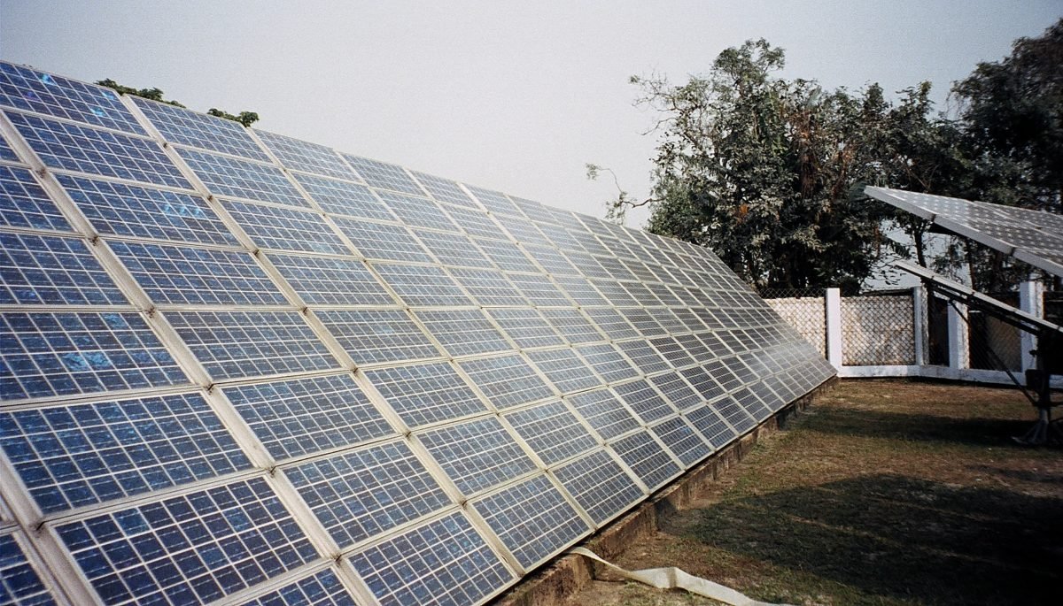 solar_array_India_Flickr_hiroo_yamagata-1200x685